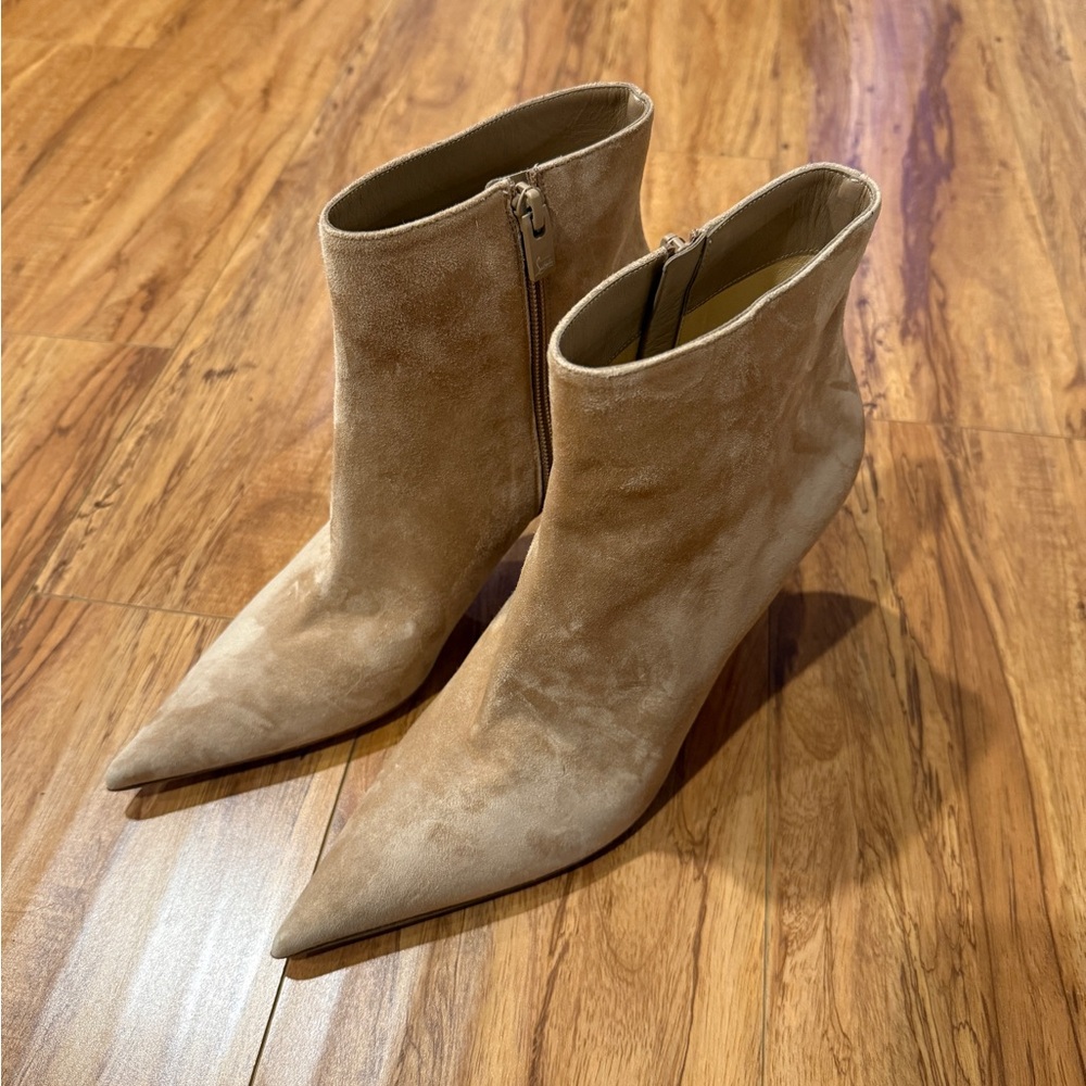 Apostropha Pointed Toe Suede
